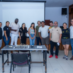 Grupo de docentes participantes, jueces y equipo organizador de la fase zonal de ajedrez de los XXI Juegos de la Confraternidad Docente en Puerto Boyacá, reunidos al finalizar la jornada.